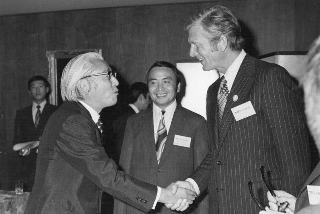 Akio Morita and NYC Mayor John Lindsay exchange greetings at a Business Mission event organized by JCIE