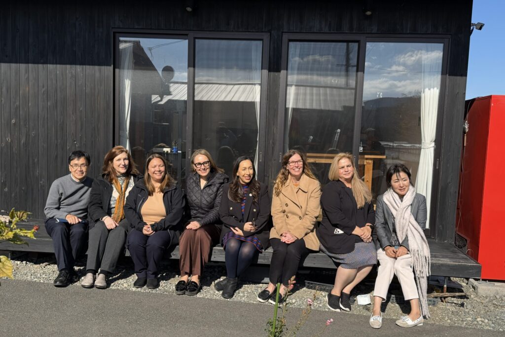 Visit to prefectural government reconstruction housing