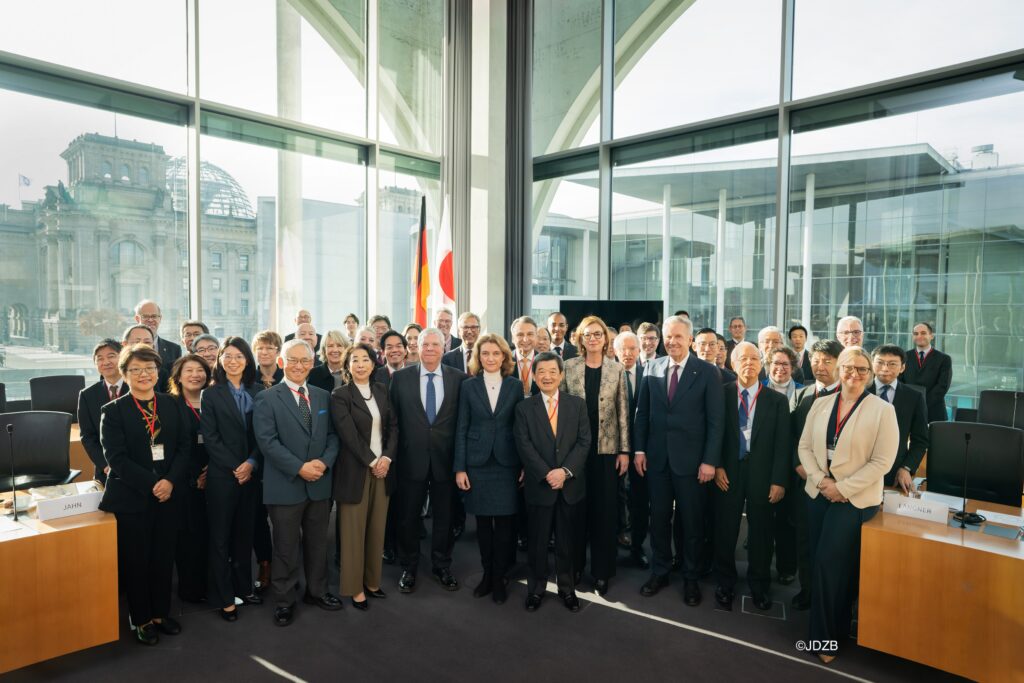 JDZB-251204_001_6925