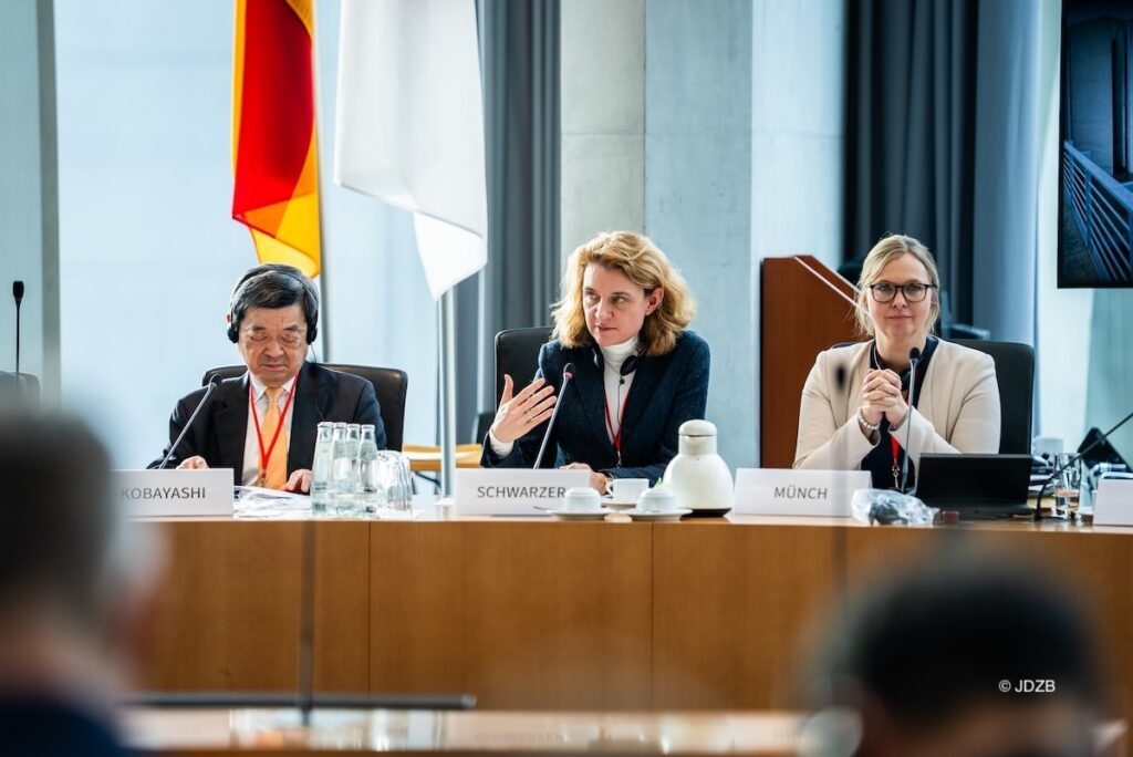 JDZB-251204_096_5853