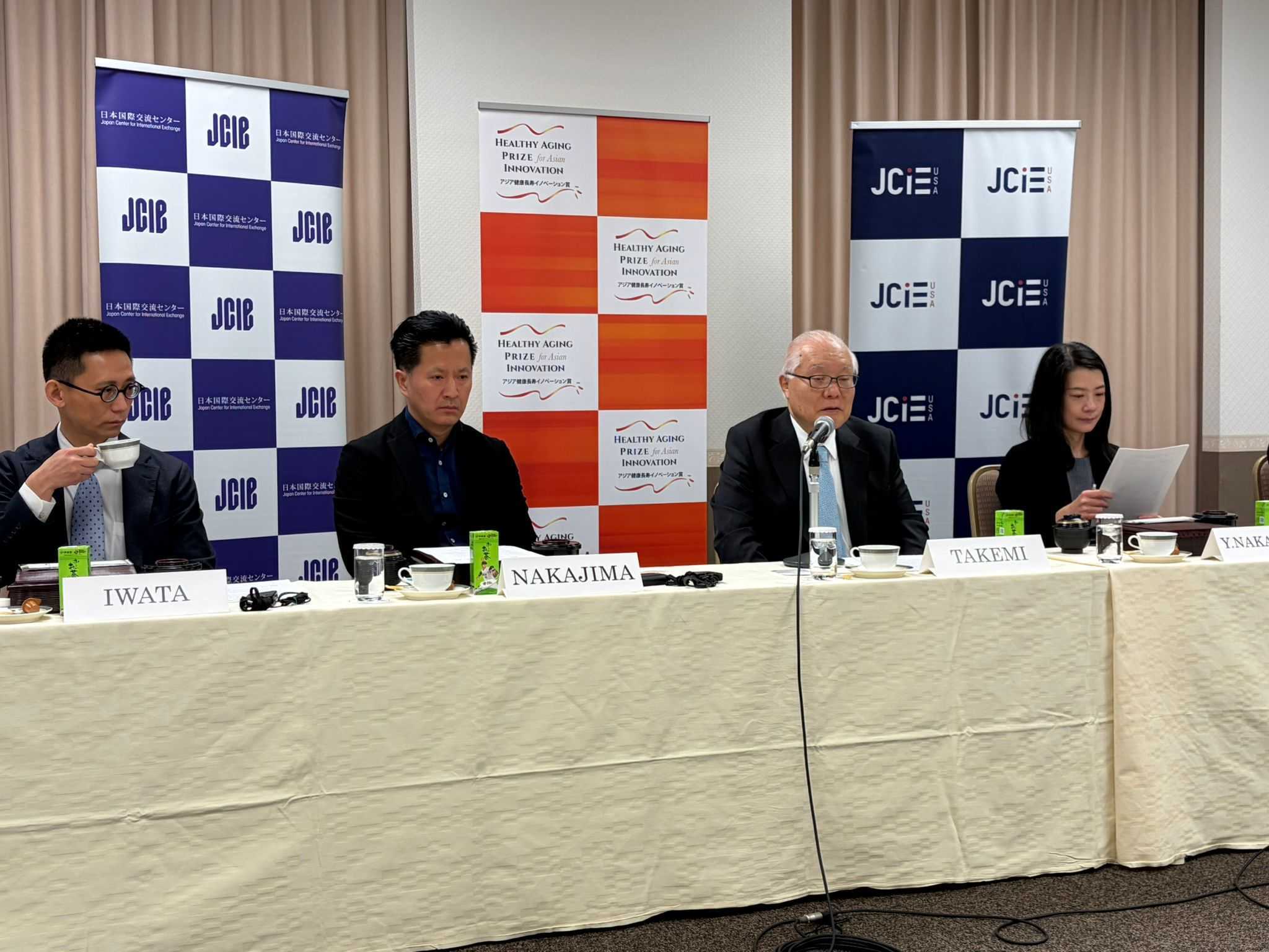 Discussions during breakfast roundtable for HAPI winners