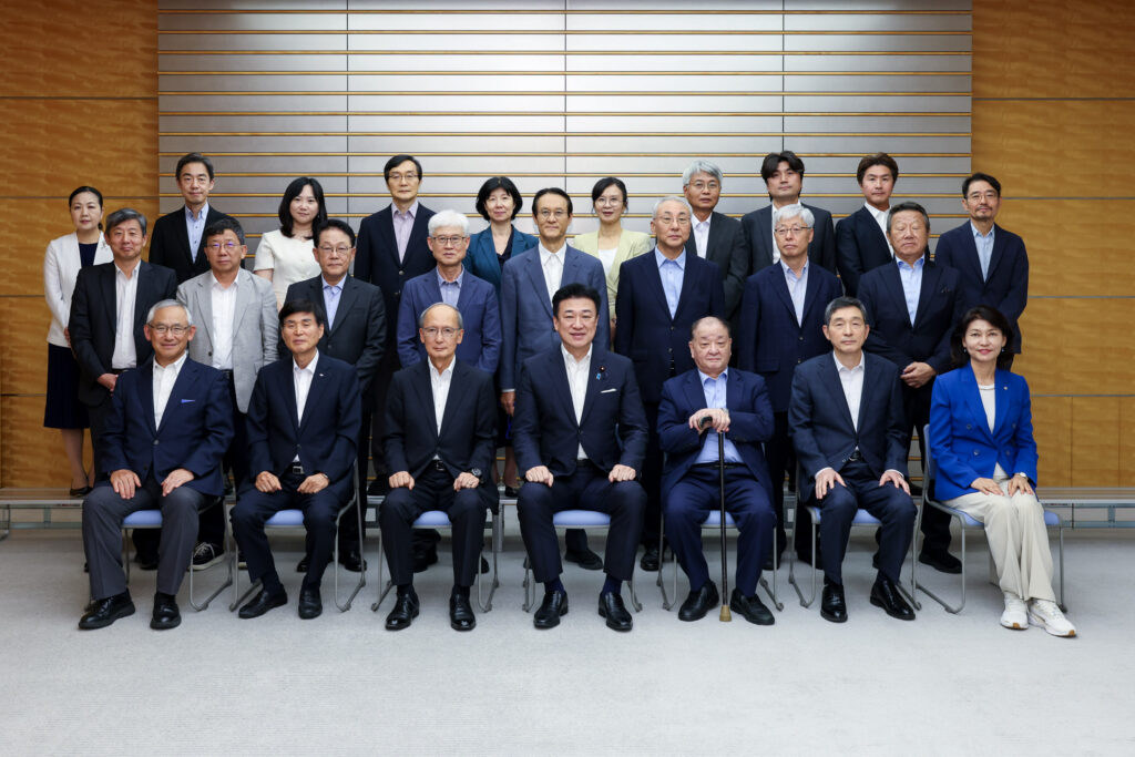 Courtesy call to Chief Cabinet Secretary Kihara Minoru