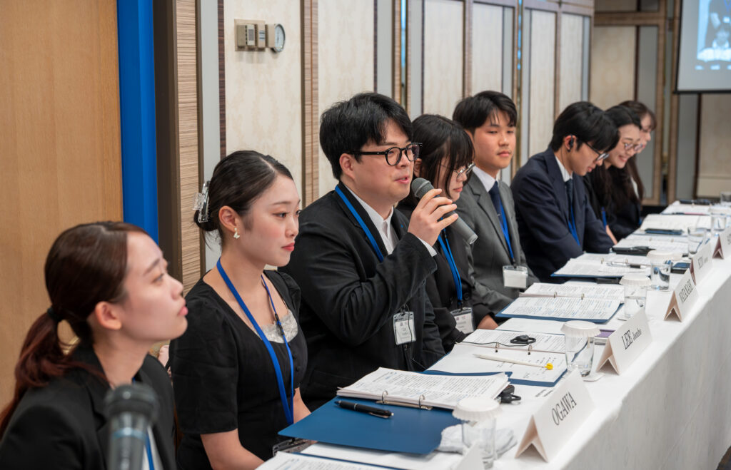 A presentation by participants from the Junior Forum